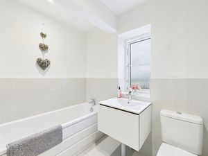 Bedroom One En-suite- click for photo gallery